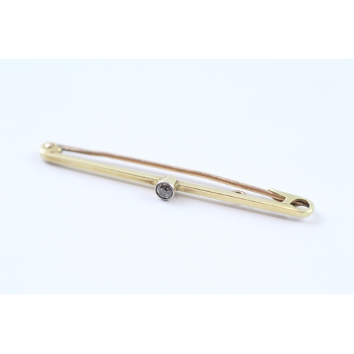 124 - 15ct gold diamond set bar brooch (1.7g)