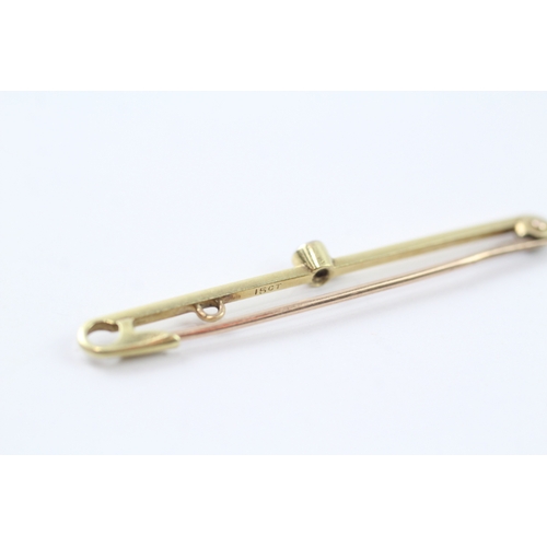 124 - 15ct gold diamond set bar brooch (1.7g)