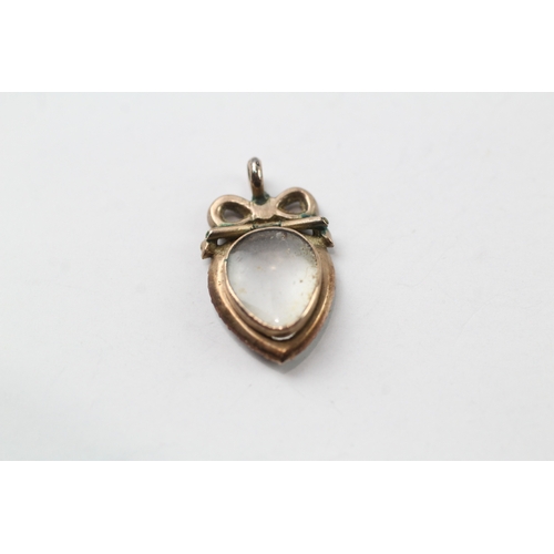 125 - 9ct gold sapphire and seed pearl set mourning locket (1.3g)