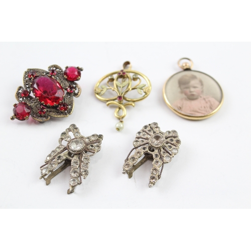 134 - A collection of antique jewellery including an Art Nouveau pendant (35g)