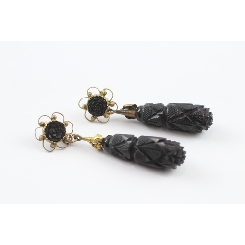 137 - Victorian carved jet drop earrings with 18ct gold mounts (9.1g)