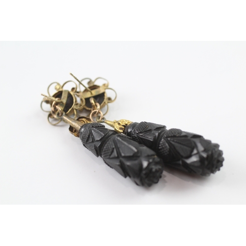 137 - Victorian carved jet drop earrings with 18ct gold mounts (9.1g)