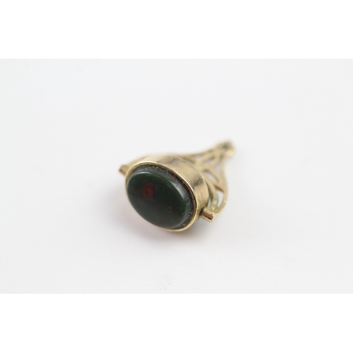 14 - 9ct gold vintage bloodstone and onyx swivel fob (2.3g)