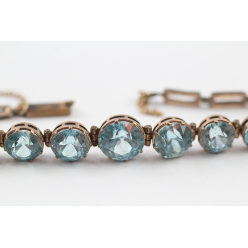 146 - 9ct gold blue zircon bracelet (7g)