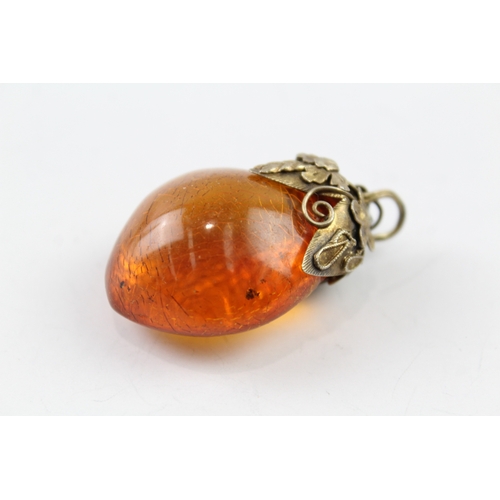 147 - A silver gilt amber pendant (12g)