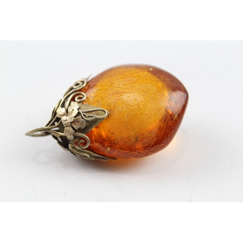 147 - A silver gilt amber pendant (12g)