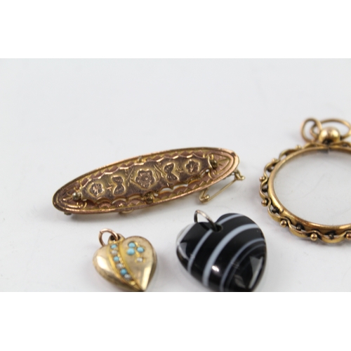 165 - A collection of antique jewellery including an agate heart (22g)