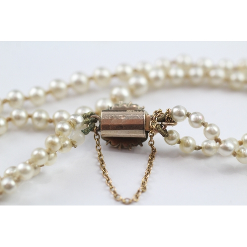 168 - An imitation pearl necklace with a 9ct gold mourning clasp (7.3g)