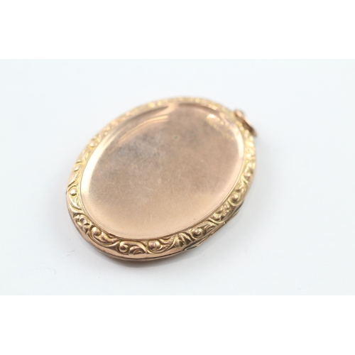 180 - 9ct gold back and front locket with diamond detail (7.3g)