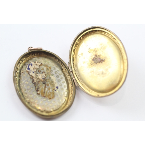 180 - 9ct gold back and front locket with diamond detail (7.3g)