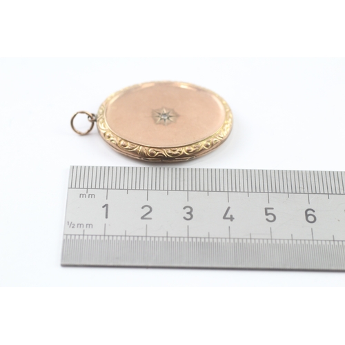 180 - 9ct gold back and front locket with diamond detail (7.3g)