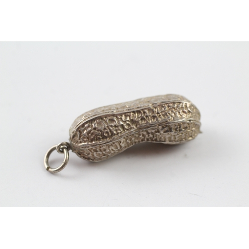 183 - A novelty silver peanut pendant (7.5g)