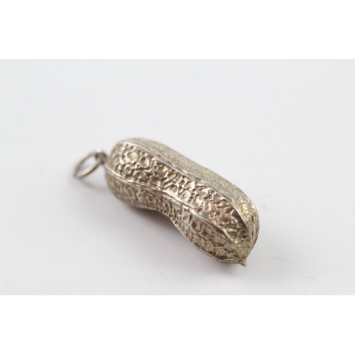 183 - A novelty silver peanut pendant (7.5g)