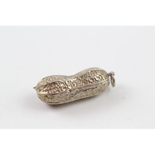 183 - A novelty silver peanut pendant (7.5g)