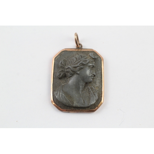 184 - 9ct gold cased lavastone cameo pendant (4.1g)