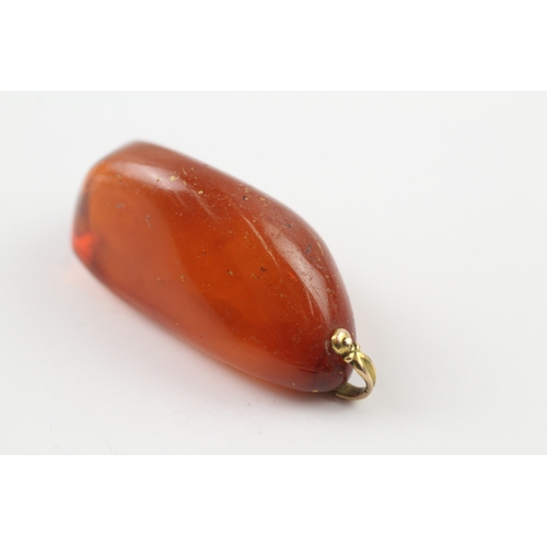 185 - 9ct gold Baltic amber pendant (14.6g)