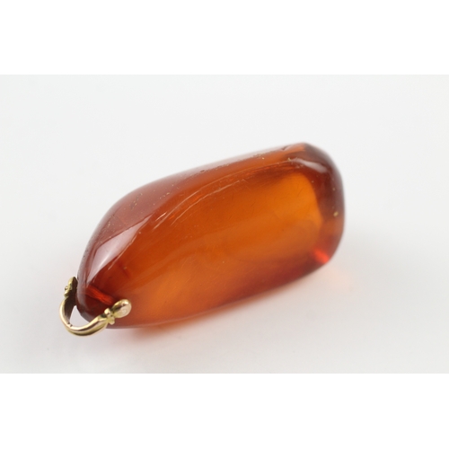 185 - 9ct gold Baltic amber pendant (14.6g)