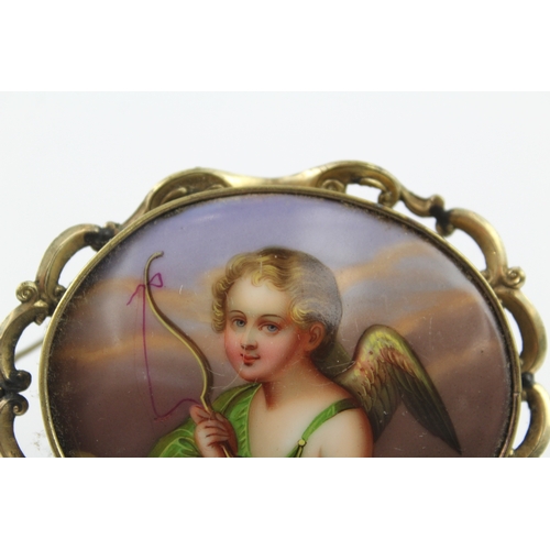 198 - A Victorian hand painted cherub brooch (29g)