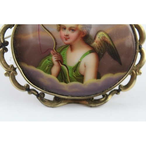 198 - A Victorian hand painted cherub brooch (29g)