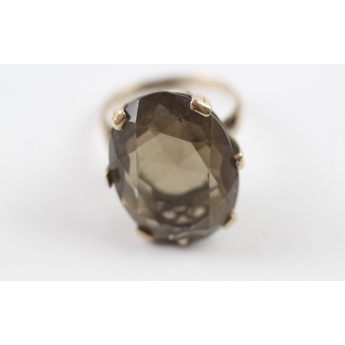 216 - 9ct gold vintage smokey quartz cocktail ring (5.9g) Size M