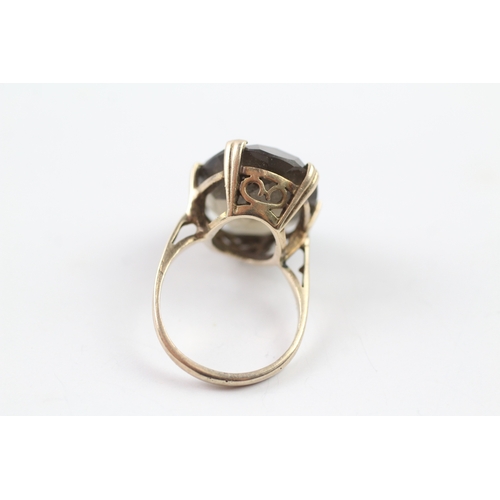 216 - 9ct gold vintage smokey quartz cocktail ring (5.9g) Size M