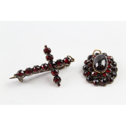 227 - A Bohemian garnet brooch and pendant (7g)