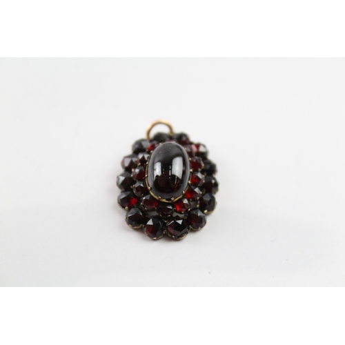 227 - A Bohemian garnet brooch and pendant (7g)