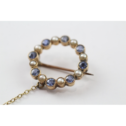 237 - 15ct gold sapphire and pearl wreath brooch (4g)