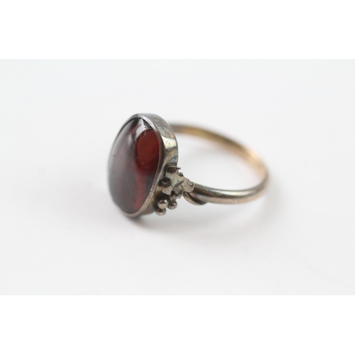 245 - 9ct gold antique foil back garnet ring (3.5g) Size L