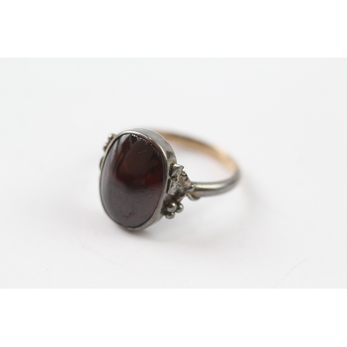 245 - 9ct gold antique foil back garnet ring (3.5g) Size L