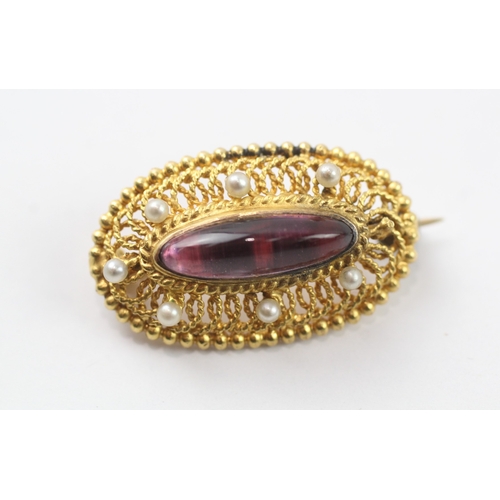 266 - 14ct gold brooch set with seed pearl and foiled gemstone (3.9g)