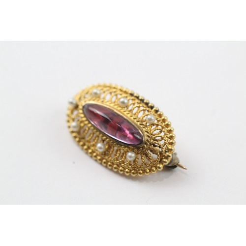 266 - 14ct gold brooch set with seed pearl and foiled gemstone (3.9g)