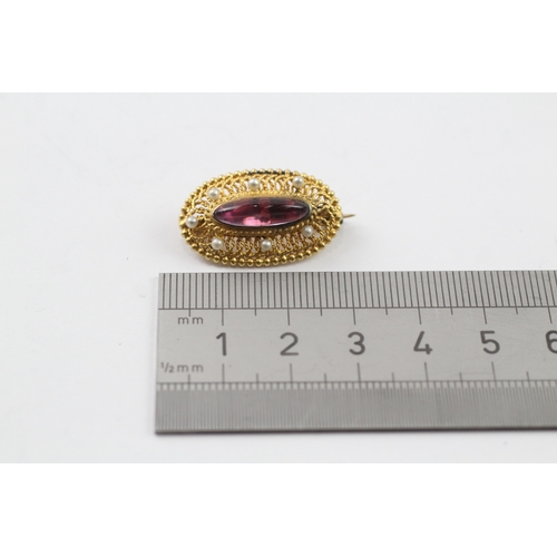 266 - 14ct gold brooch set with seed pearl and foiled gemstone (3.9g)