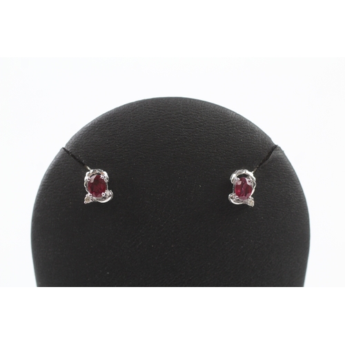 282 - 18ct gold diamond and ruby stud earrings (1.6g)