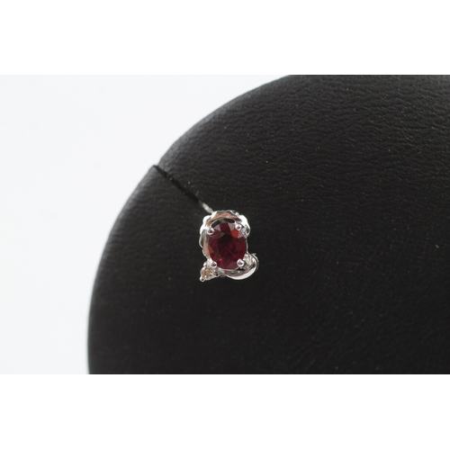 282 - 18ct gold diamond and ruby stud earrings (1.6g)