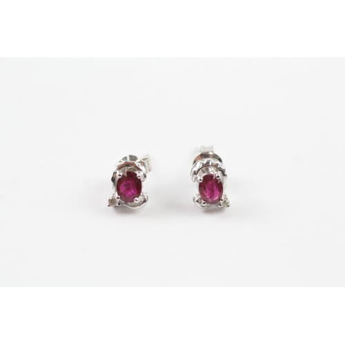 282 - 18ct gold diamond and ruby stud earrings (1.6g)