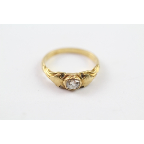 283 - 15ct gold diamond set ring (3.4g) Size M