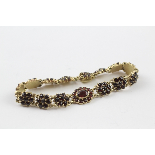 295 - A bohemian garnet panel bracelet (21g)