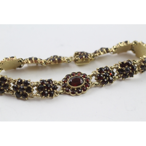 295 - A bohemian garnet panel bracelet (21g)