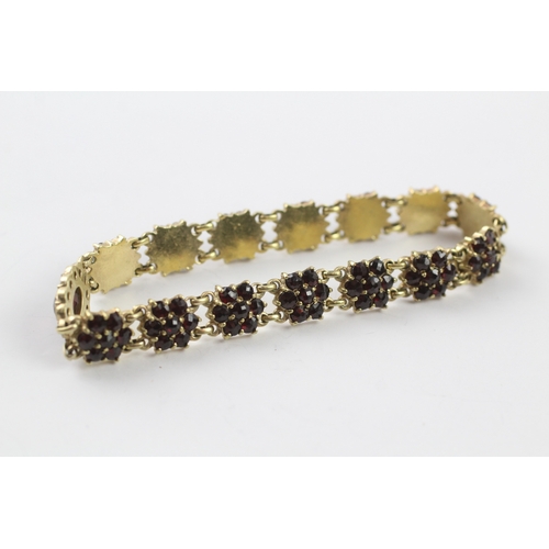 295 - A bohemian garnet panel bracelet (21g)