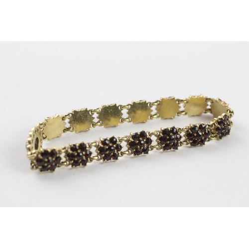 295 - A bohemian garnet panel bracelet (21g)