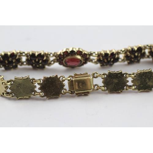 295 - A bohemian garnet panel bracelet (21g)