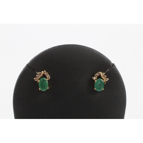 298 - 18ct gold diamond and emerald stud earrings (2.6g)