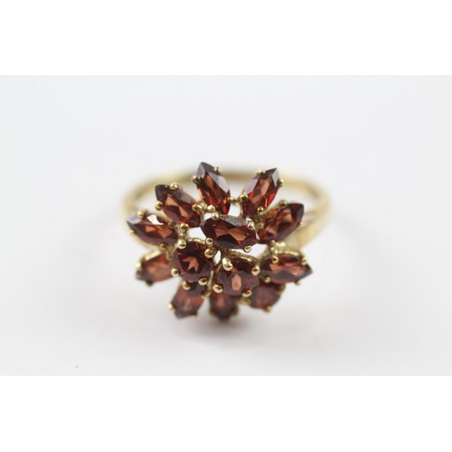 30 - 9ct gold garnet set dress ring (4.1g) Size V