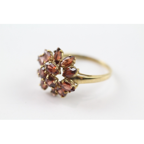 30 - 9ct gold garnet set dress ring (4.1g) Size V