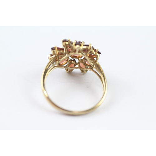 30 - 9ct gold garnet set dress ring (4.1g) Size V