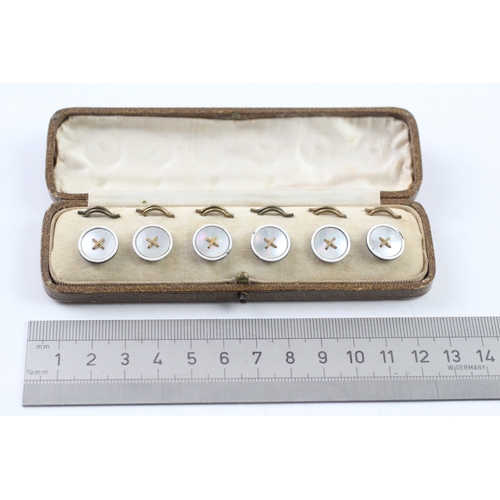 300 - 9ct gold antique mother of pearl dress buttons (7.5g)