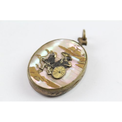 306 - A Japanese Shakudo and mother of pearl locket (15g)