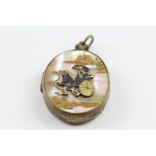 306 - A Japanese Shakudo and mother of pearl locket (15g)