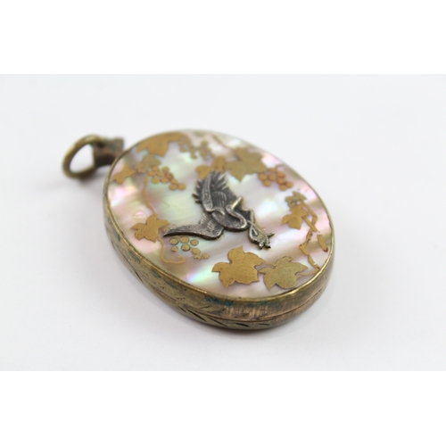 306 - A Japanese Shakudo and mother of pearl locket (15g)